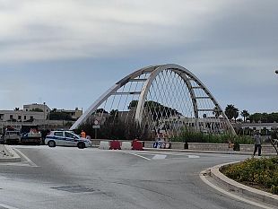 fra-qualche-ora-lapertura-parziale-del-ponte-sul-fiume-arena