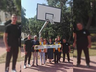petrosino-installato-nel-parco-della-pace-il-canestro-donato-dal-lions-club