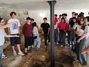 mazara-la-domus-romana-di-san-nicolo-regale-ammirata-dagli-studenti-del-liceo-adria-ballatore-e-lycee-de-larc