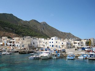 marettimo-18-migranti-sbarcano-sullisola