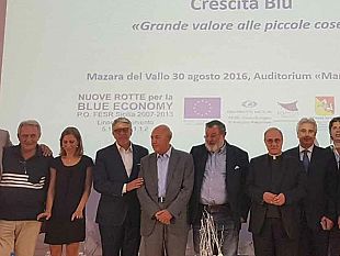 ieri-pomeriggio-presso-l-auditorium-mario-caruso-e-stato-rinnovato-il-patto-di-sviluppo-distrettuale