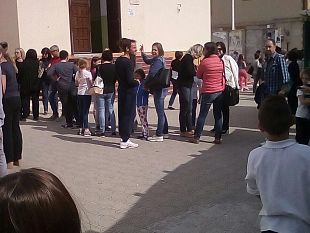 nuova-scossa-alunni-fuori-dalle-scuole