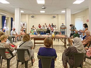 mazara/dagli-usa-a-mazara-i-turisti-visitano-il-progetto-donna