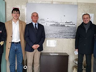 capitaneria-di-porto-inaugurata-lesposizione-della-foto-della-nave-ospedale-citta-di-trapani