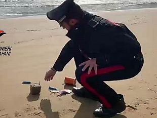 campobello/tre-fontane-ritrovata-dai-carabinieri-droga-in-spiaggia