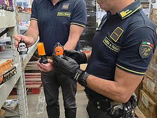 sequestrati-10-milioni-di-articoli-di-halloween-non-sicuri-sanzionato-grossista-nel-catanese