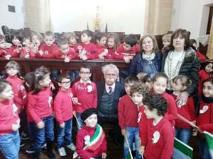 festa-della-bandiera-con-gli-alunni-del-i-circolo-didattico-cristaldi-ai-bambini-presto-due-nuovi-parchi-giochi