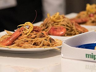 blue-sea-land-la-valorizzazione-del-pescato-esperienze-ed-opportunita-successo-delle-iniziative-e-degustazioni-presso-lo-stand-del-mipaaf