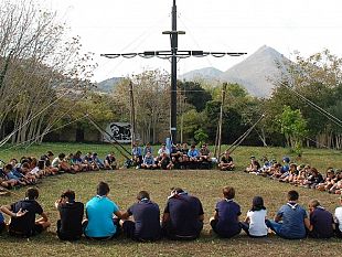 dove-cera-la-mafia-campeggera-la-bandiera-degli-scout-di-castelvetrano