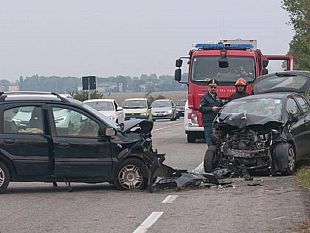 lavvocato-rizzo-risponde-di-chi-e-la-responsabilita-in-caso-di-scontro-frontale-tra-automezzi