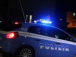 ubriaco-ed-armato-aggredisce-i-passanti-arrestato-dalla-polizia-di-stato