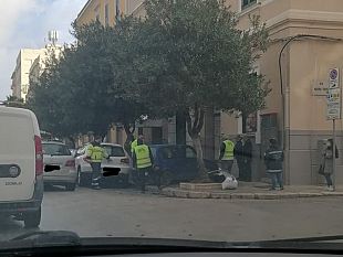 trapani-ennesimo-incidente-nei-pressi-di-piazza-vittorio-divelto-un-palo