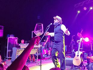marsala-successo-per-il-concerto-di-vinicio-capossela-alle-cantine-fina