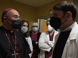 negli-ospedali-personale-insufficiente-e-sotto-stress-lappello-del-vescovo