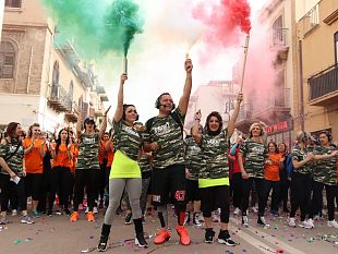 street-workout-piace-anche-ai-turisti-in-visita-in-sicilia-per-la-terza-edizione-in-trecento-si-allenano-nei-luoghi-piu-belli-di-mazara