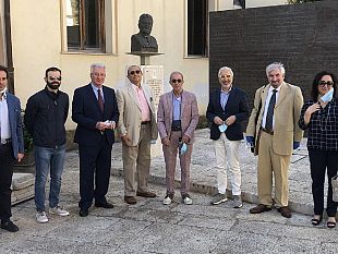 ricollocata-la-targa-vandalizzata-del-monumento-a-giovanni-gentile