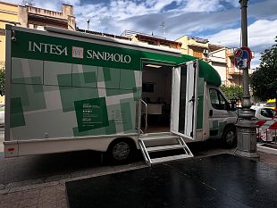 a-cinisi-arriva-la-banca-mobile-di-intesa-sanpaolo