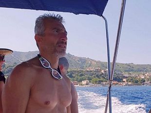 il-castelvetranese-francesco-seidita-ha-attraversato-a-nuoto-lo-stretto-di-messina