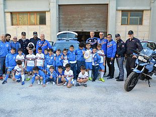 a-scuola-di-legalita-la-polizia-incontra-i-piccoli-calciatori-della-scuola-calcio-a-s-d-accademia-sport-trapani