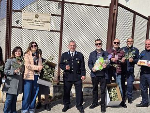 castelvetrano-ai-detenuti-i-dolci-della-pasqua-del-gruppo-catechismo-di-mazara
