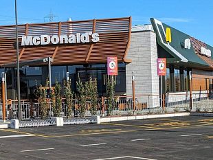 mazara-domenica-31-agosto-linaugurazione-del-mcdonalds-in-via-salemi-allingresso-della-citta