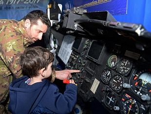 96anniversario-dellaeronautica-militare-il-37-stormo-ha-aperto-le-porte-al-pubblico