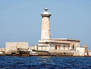 ripristino-torri-faro-nel-porto-di-marsala-la-regione-autorizza-i-lavori-di-somma-urgenza