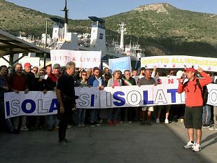 favignana-il-comune-partecipa-alla-manifestazione-isolani-si-isolati-no