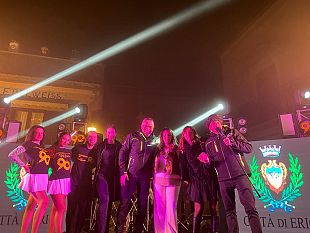 erice-saluta-il-2024-con-una-notte-di-festa-in-piazza-della-loggia