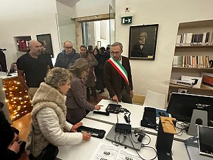 inclusione-ad-alcamo-parte-il-laboratorio-letture-al-buio-per-vedenti-e-non-vedenti