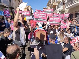 mazara-circa-2500-persone-hanno-protestato-contro-il-caro-bollette
