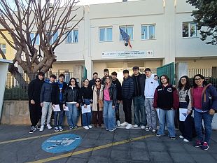 mazara-gli-studenti-del-ruggiero-daltavilla-fanno-sognare-i-bambini-di-santa-gemma-attraverso-la-lettura