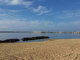 mazara-possibile-il-bagno-nelle-acque-della-spiaggia-in-citta