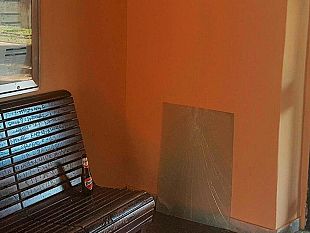 video-stazione-fs-di-mazara-vandali-banchettano-nella-biglietteria