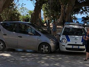 mazara-incidente-in-centro-coinvolta-auto-della-polizia-municipale