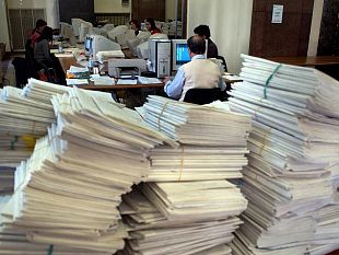 tragedia-greca-4-0-10-euro-a-pratica-evasa-lo-scandalo-della-cig-e-della-regione-siciliana
