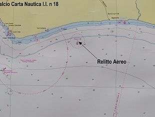 un-aereo-italiano-della-ii-guerra-mondiale-nel-fondale-davanti-tre-fontane
