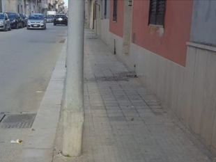 mazara-palo-della-luce-pericolante-in-via-volturno-appello-allamministrazione