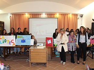 scuola-lavoro-il-pascasino-illustra-l-attivita-in-biblioteca-l-assessore-angileri-valorizzare-i-contenitori-culturali-coinvolgendo-di-piu-gli-studenti