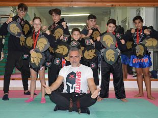 kick-boxing-sette-trapanesi-ottengono-18-vittorie-e-5-medaglie-dargento