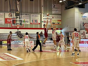 pallacanestro-trapani-piu-forte-della-sfortuna-super-corbett-abbatte-cento