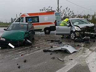 partanna/svincolo-a29-santa-ninfa-frontale-tra-2-auto