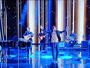 tu-si-que-vales-il-cantautore-alcamese-alessio-alessandra-al-talent-di-canale-5