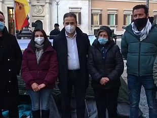 video-pescatori-sequestrati-a-bengasi-il-sindaco-quinci-torna-nel-presidio-dei-familiari-a-montecitorio