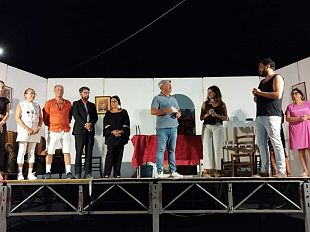 petrosino-grande-successo-per-la-commedia-cento-rose-russe