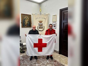 alcamo-giornata-mondiale-della-croce-rossa-esposizione-della-bandiera-alla-palazzo-di-citta
