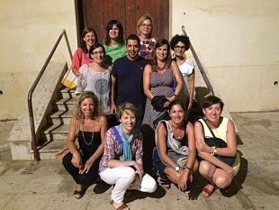 la-iiia-del-liceo-classico-adria-si-ritrova-dopo-24-anni-nostalgia-per-la-storica-sede-ed-amarezza-per-l-attuale