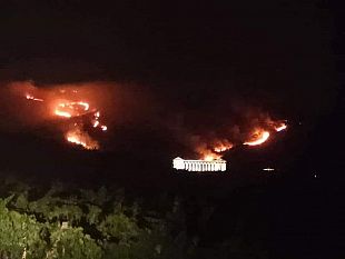 drammatico-incendio-devasta-il-monte-inici-ed-il-bosco-angimbe