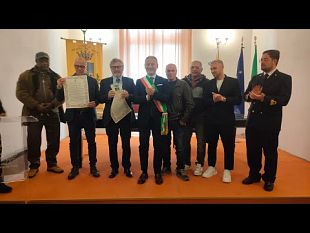mazara-encomi-solenni-a-equipaggio-e-armatore-del-motopesca-regina-le-interviste