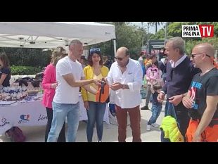 trapani-onlus-live-e-stuzzichello-burger-donano-un-defibrillatore-alla-citta